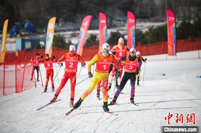 明日之星·2022-2023中国青少年滑雪公开赛总决赛在