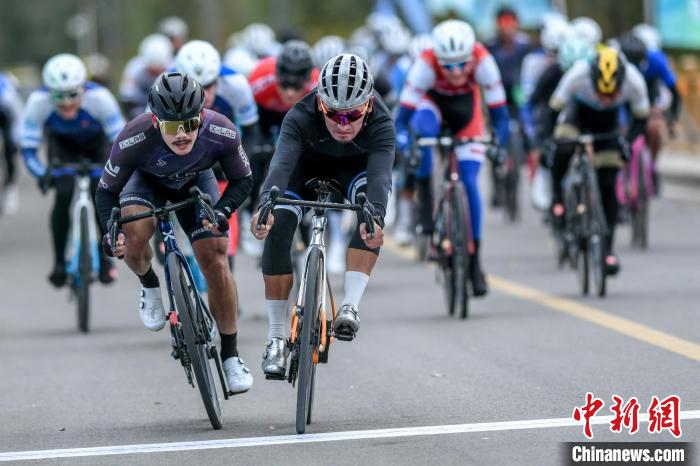 沿黄观光路国际自行车赛收官：俄罗斯DYC车队伊