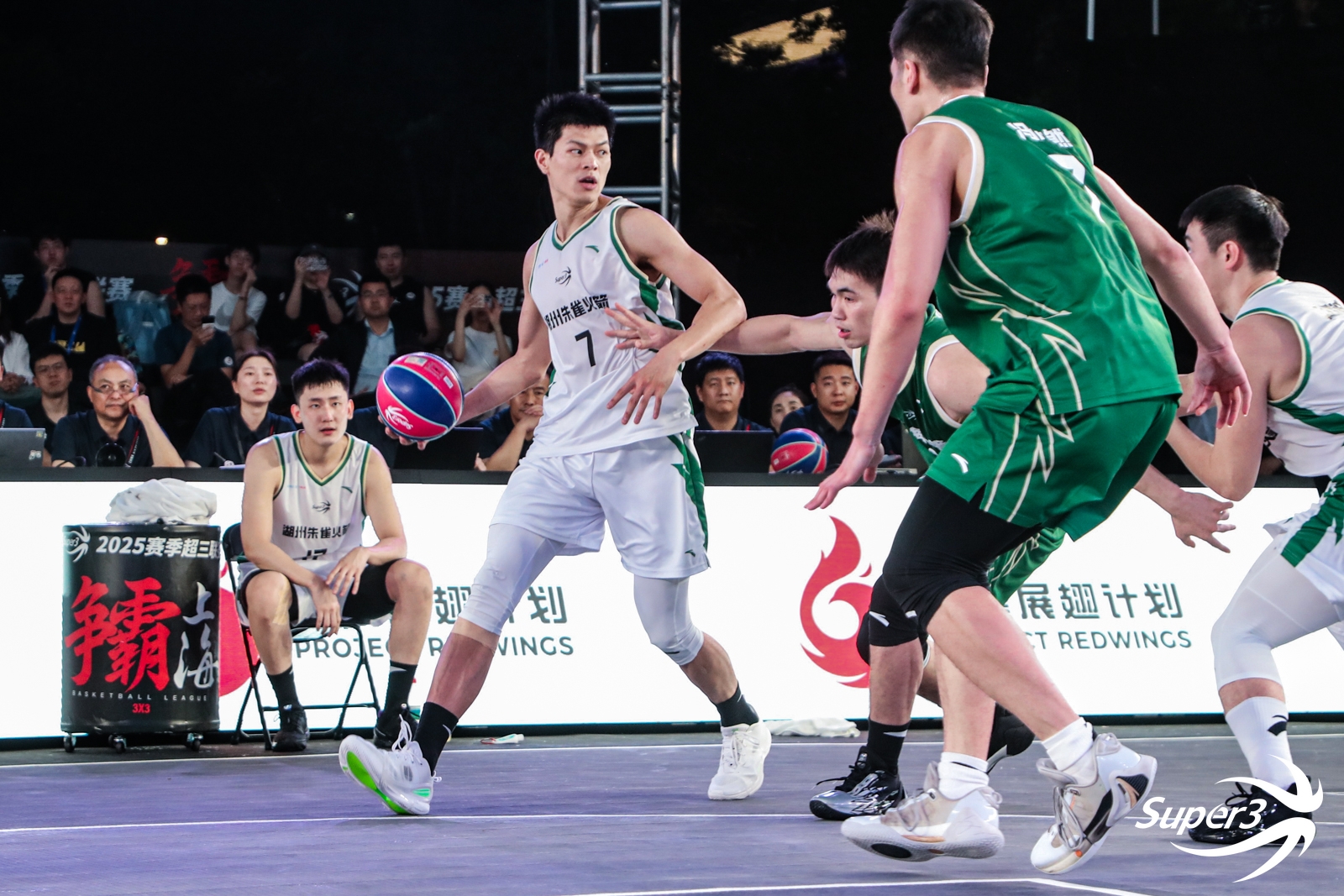 2025赛季超三联赛揭幕战上海打响 新赛季开启职业