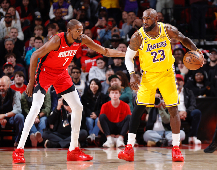 杜兰特下半场崩盘 火箭惨败湖人