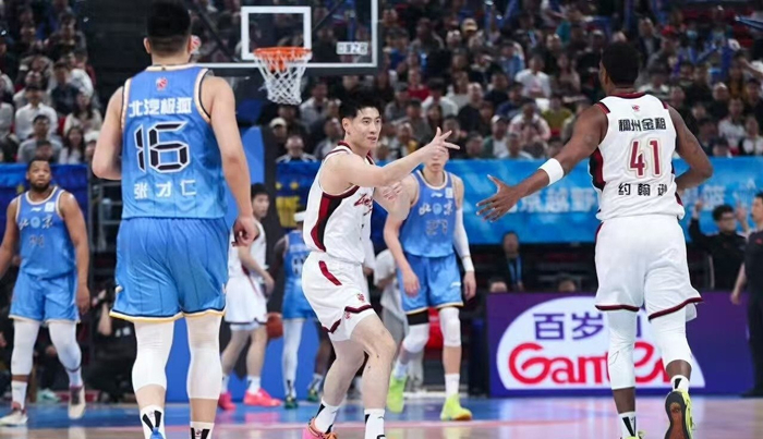 北京队险胜广州队排名争夺战再起波澜