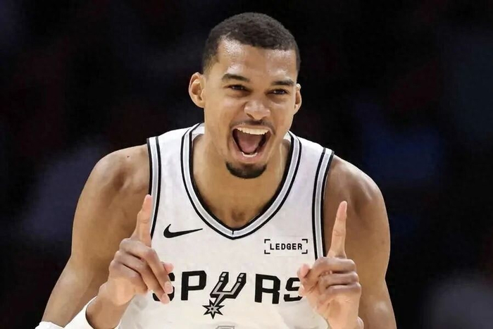 中国中锋杨瀚森首战季后赛或成开拓者破局关键