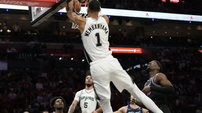 中国中锋杨瀚森首战季后赛或成开拓者破局关键