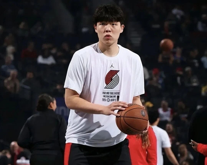 中国中锋杨瀚森首战季后赛或成开拓者破局关键